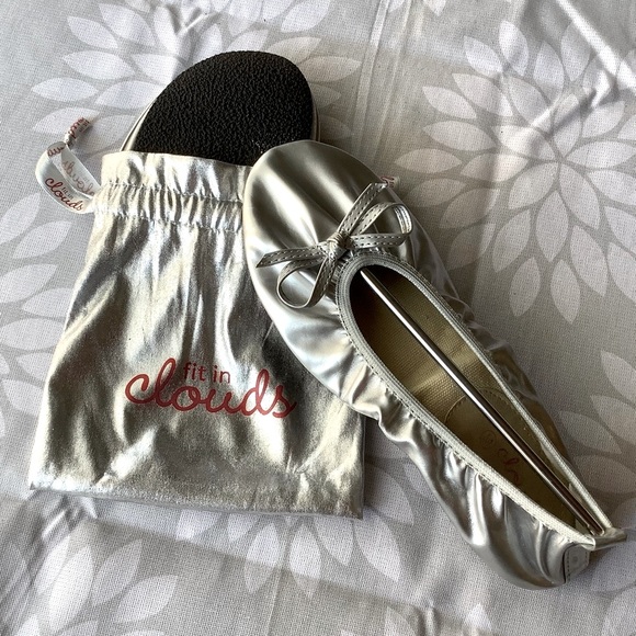 Clouds Shoes - 🛍3/$15 SALE.    Foldable, packable silver flats